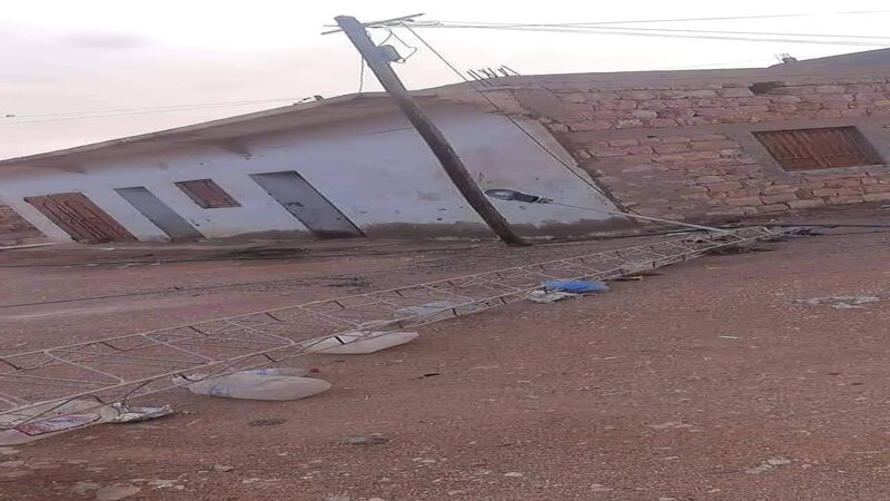   تطاوين.. امطار غزيرة ورياح قوية بمنطقة بئر ثلاثين تتسبب في سقوط أعمدة وانقطاع التيار الكهربائي